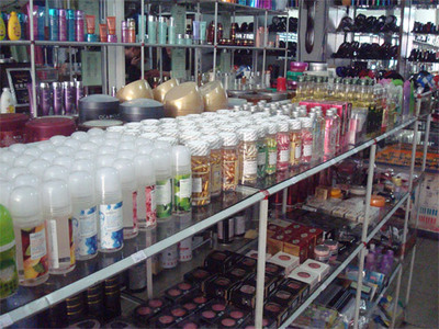 樺甸融達(dá)美容美發(fā)用品批發(fā)城 一站式化妝品采購新選擇